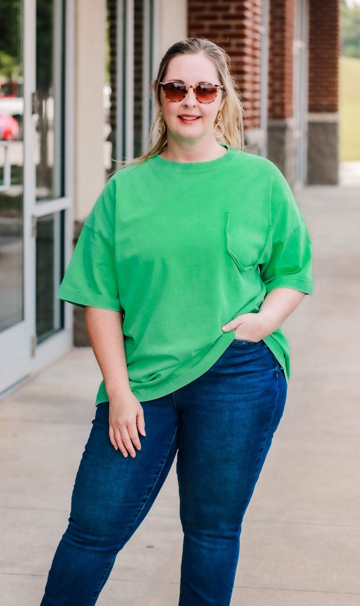 Call Me Casual Faux Pocket Tee in Evergreen