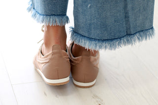 Dolce Vita: Delany Sneakers Toffee Nubuck
