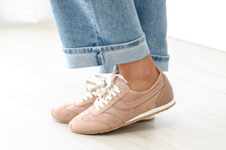 Dolce Vita: Delany Sneakers Toffee Nubuck