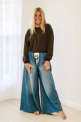 Take It Easy Sweatshirt in Chocolate