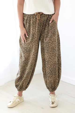 Hear Me Roar Mineral Washed Pants in Mocha