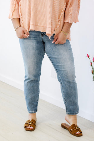 Spring Fever Judy Blue Curvy MR Vintage Wash Slim Fit