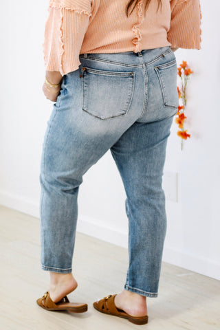 Spring Fever Judy Blue Curvy MR Vintage Wash Slim Fit