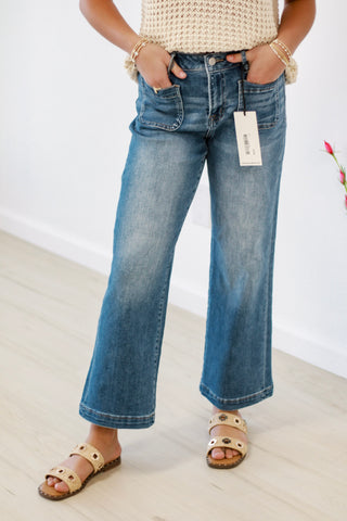 Look Your Best Cropped Mica in Medium Wash