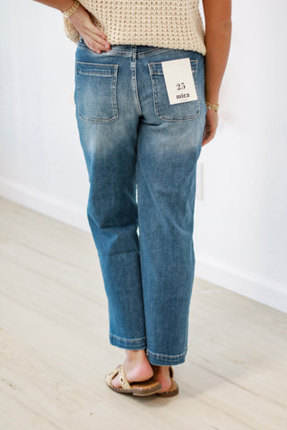 Look Your Best Cropped Mica in Medium Wash