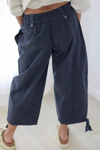 Weekend Ways Jogger in Navy