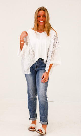 Relaxed Vibe V-Neck Top in Off White
