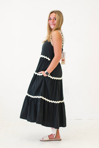 Summer Date Sleeveless Midi Dress in Black