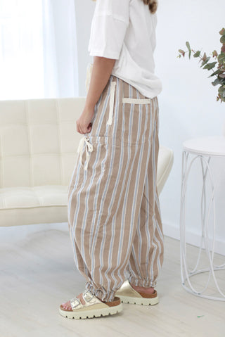 Take a Jog Pants in Almond Latte