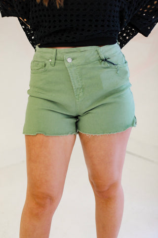 Summer Stride High-Rise Criss Cross Shorts in Leaf