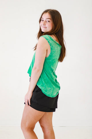 Relaxed Glamour Crinkle Washed V-Neck Sleeveless Top in K Green