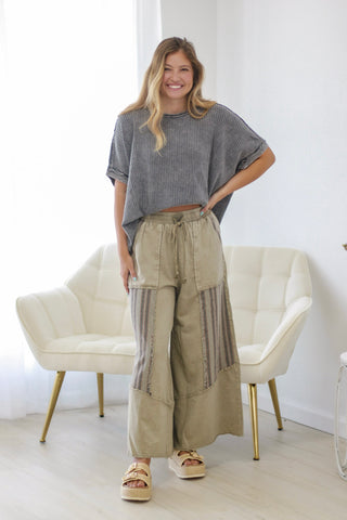 Outfit Repeater Mineral Washed Top in Ash