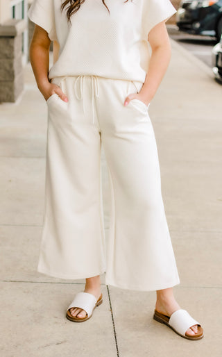 It's an Easy Pick Set in Cream