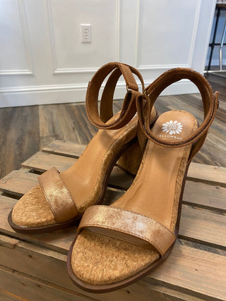 Yellowbox- Caikos- Chestnut