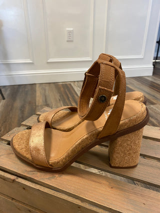 Yellowbox- Caikos- Chestnut