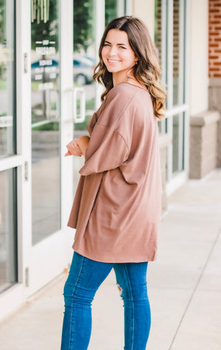 Hello Boyfriend Tee in Mocha