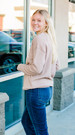 Nashville Graphic Sweatshirt in Tan