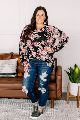 In My Dreams Floral Top In Black/Mauve