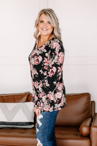 In My Dreams Floral Top In Black/Mauve